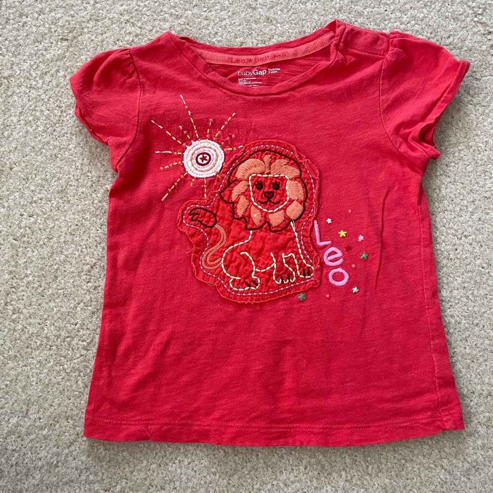 Baby gap Leo shirt